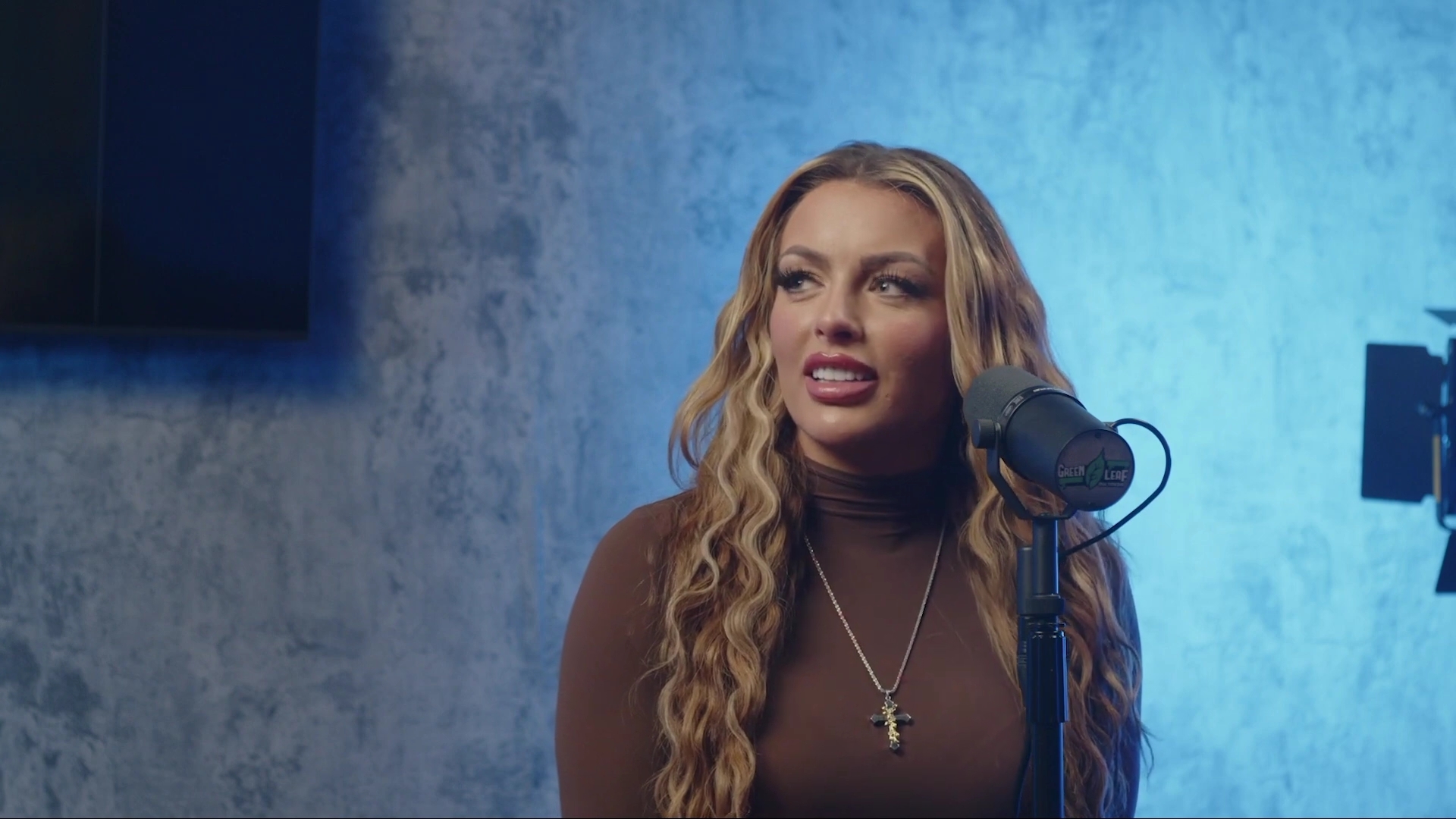 x2mate_com-Ep_9_-_Power_Alphas_Podcast___28Mandy_Saccomanno___Sabby_Piscitelli29-281080p29_mp41404.jpg