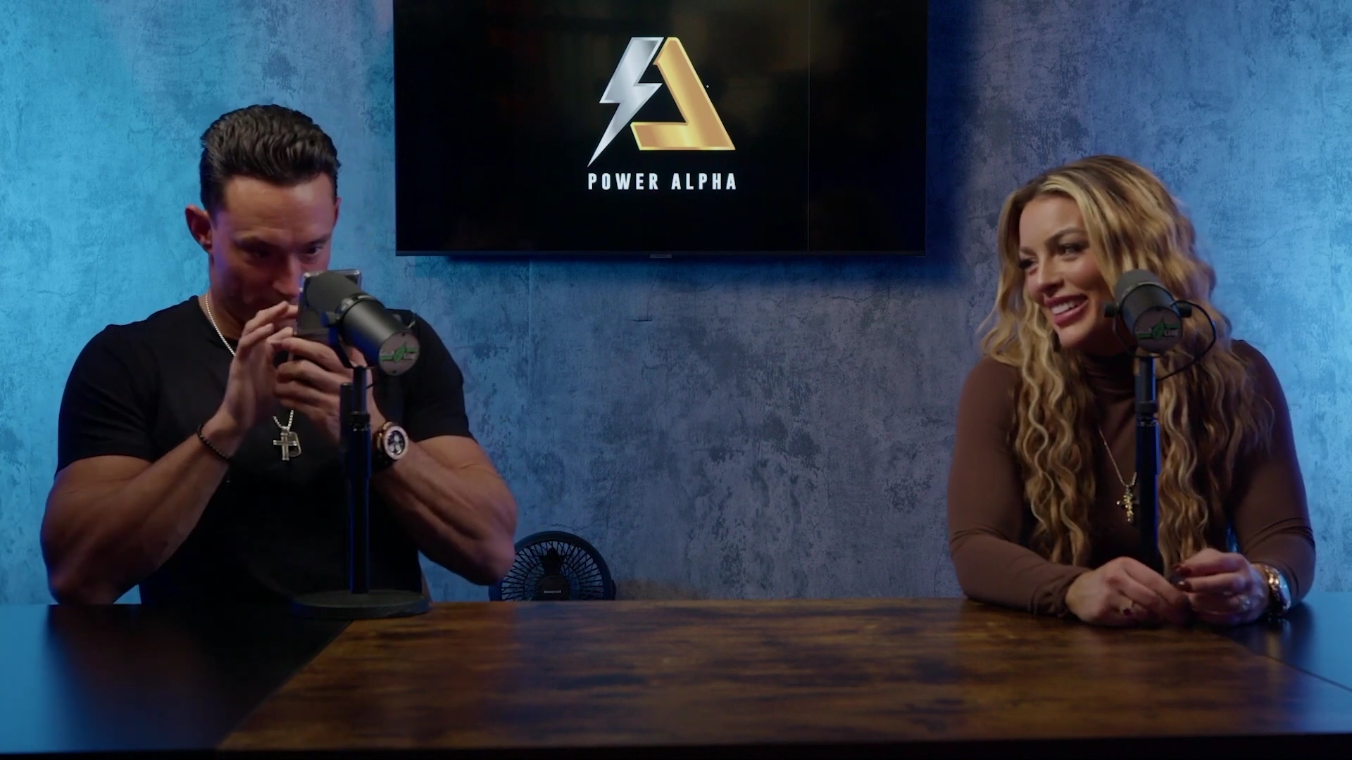 x2mate_com-Ep_9_-_Power_Alphas_Podcast___28Mandy_Saccomanno___Sabby_Piscitelli29-281080p29_mp41464.jpg