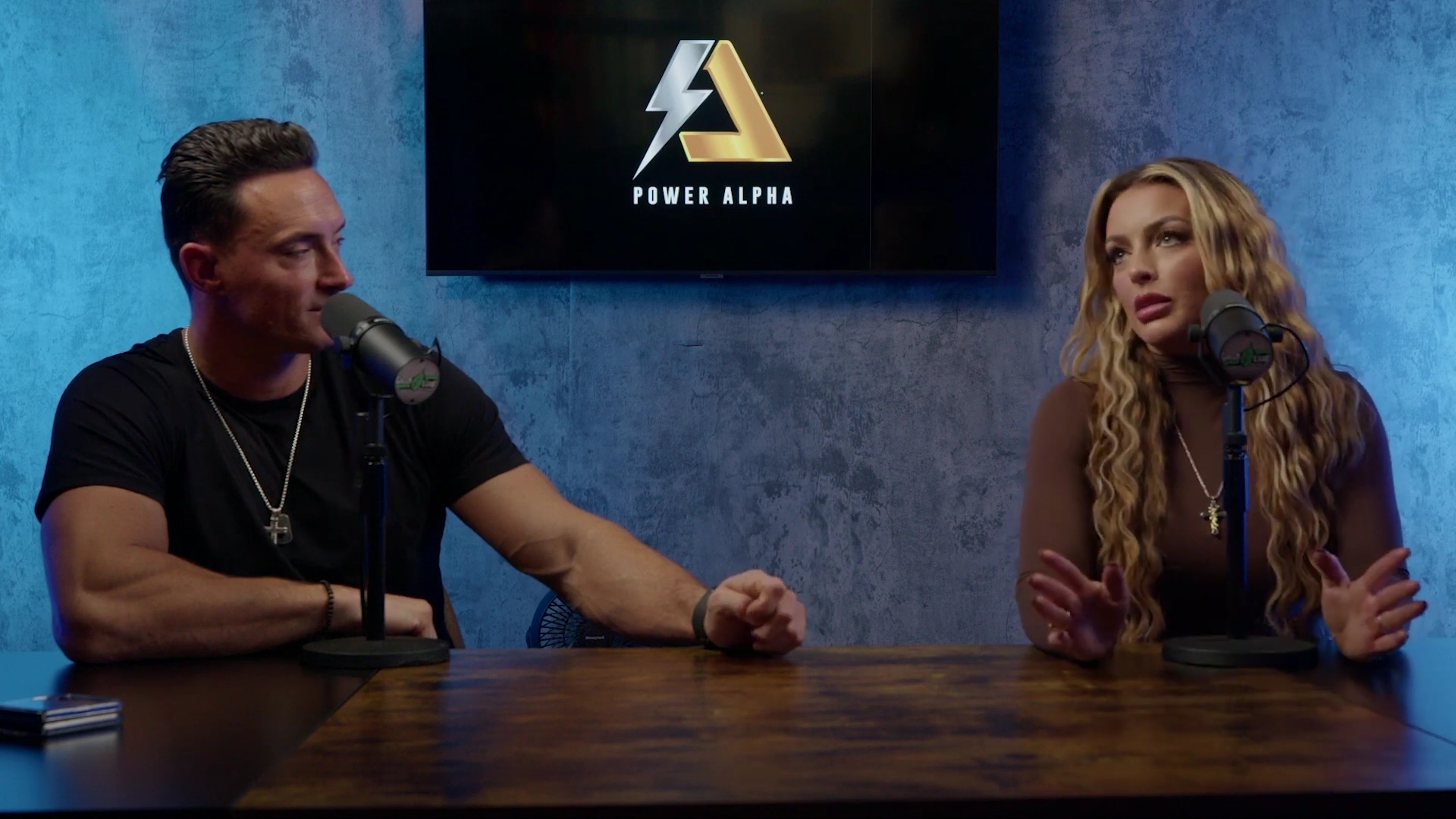 x2mate_com-Ep_9_-_Power_Alphas_Podcast___28Mandy_Saccomanno___Sabby_Piscitelli29-281080p29_mp41611.jpg