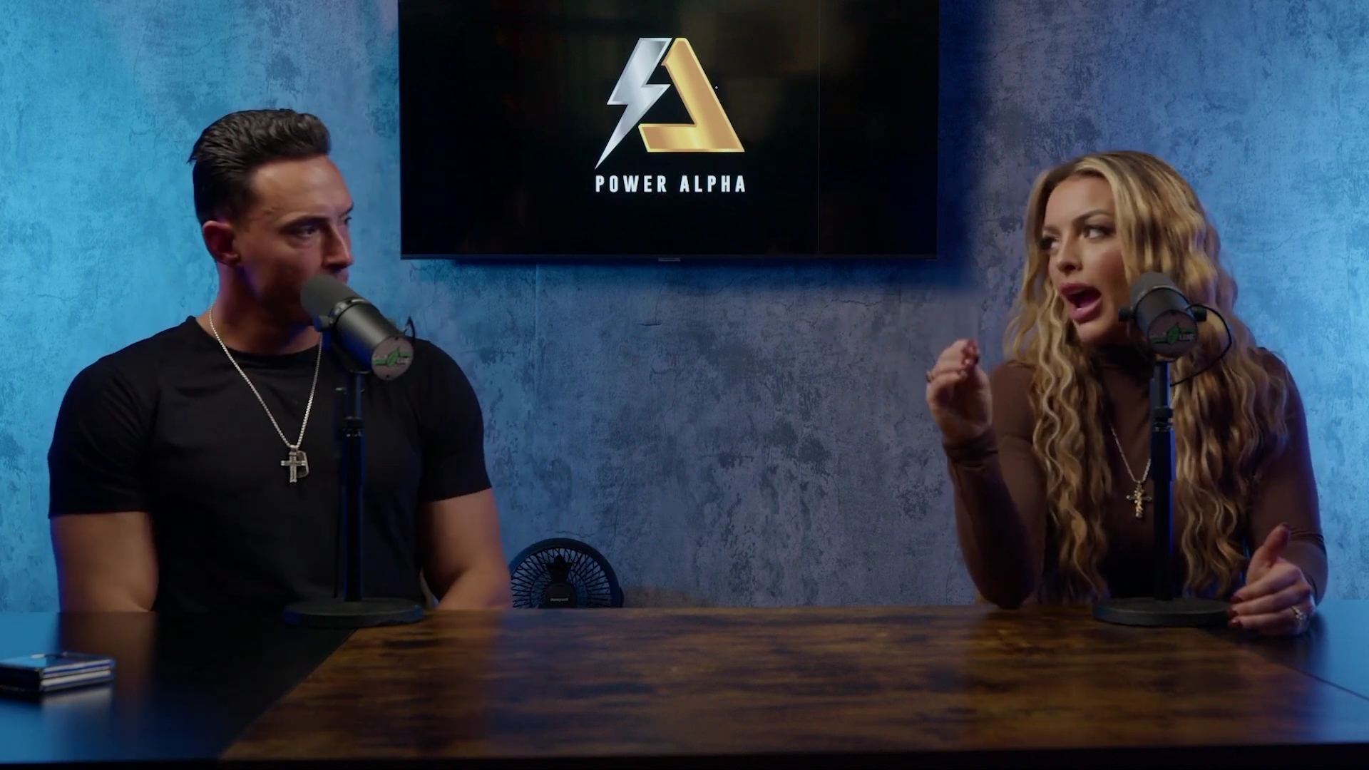 x2mate_com-Ep_9_-_Power_Alphas_Podcast___28Mandy_Saccomanno___Sabby_Piscitelli29-281080p29_mp41625.jpg