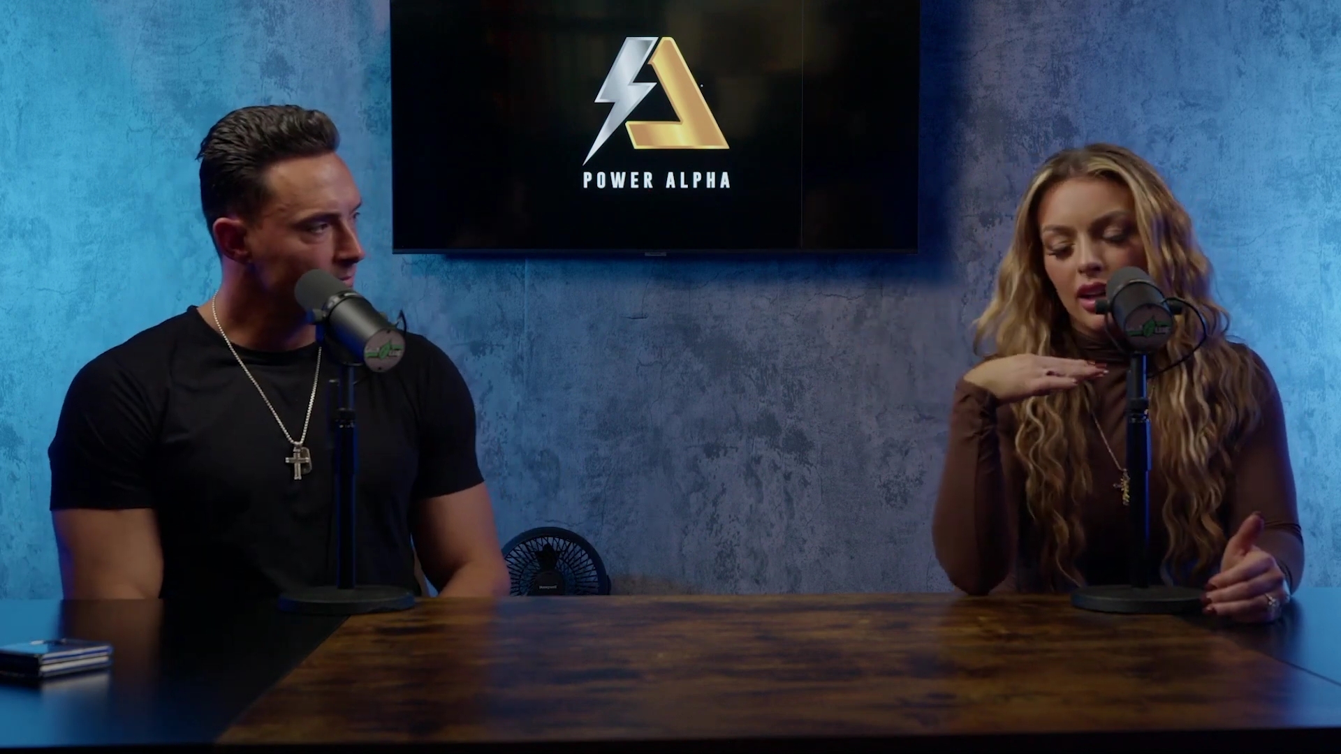 x2mate_com-Ep_9_-_Power_Alphas_Podcast___28Mandy_Saccomanno___Sabby_Piscitelli29-281080p29_mp41626.jpg