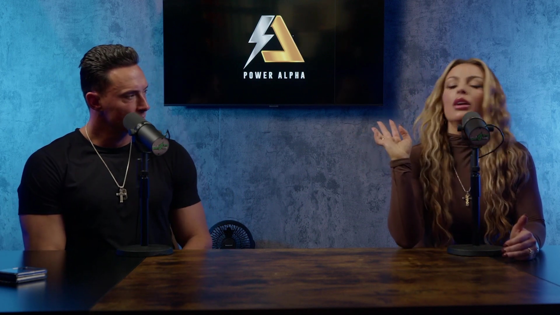 x2mate_com-Ep_9_-_Power_Alphas_Podcast___28Mandy_Saccomanno___Sabby_Piscitelli29-281080p29_mp41627.jpg