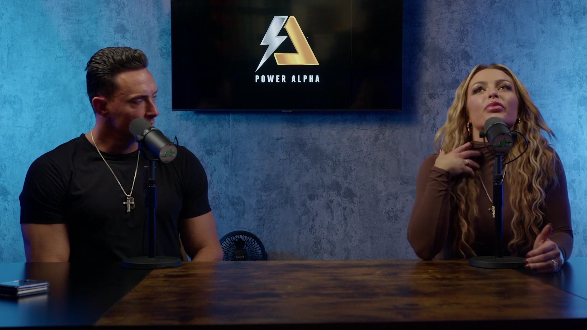 x2mate_com-Ep_9_-_Power_Alphas_Podcast___28Mandy_Saccomanno___Sabby_Piscitelli29-281080p29_mp41628.jpg