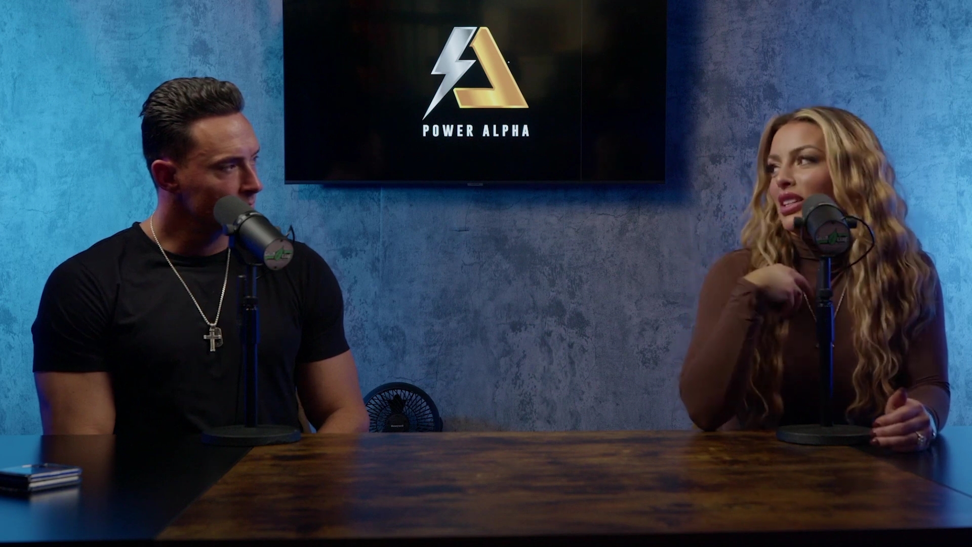 x2mate_com-Ep_9_-_Power_Alphas_Podcast___28Mandy_Saccomanno___Sabby_Piscitelli29-281080p29_mp41629.jpg