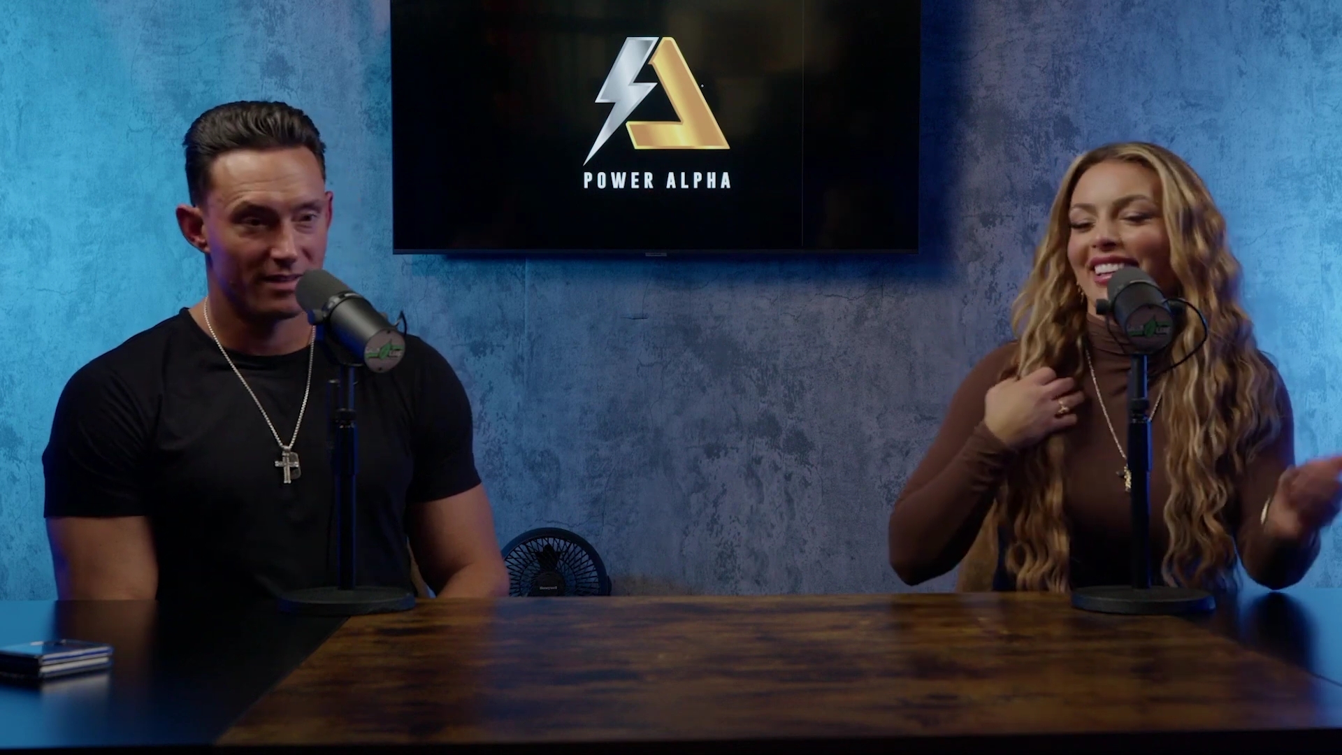 x2mate_com-Ep_9_-_Power_Alphas_Podcast___28Mandy_Saccomanno___Sabby_Piscitelli29-281080p29_mp41630.jpg