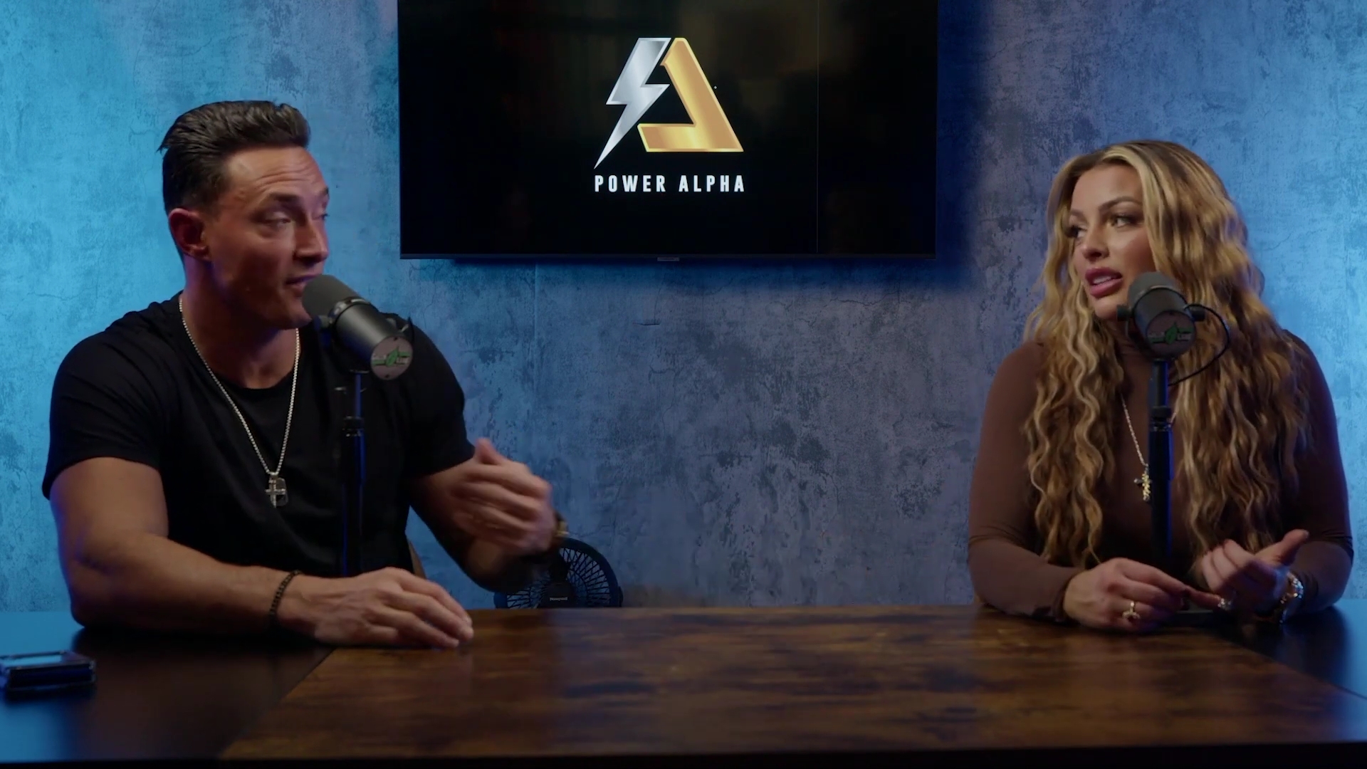 x2mate_com-Ep_9_-_Power_Alphas_Podcast___28Mandy_Saccomanno___Sabby_Piscitelli29-281080p29_mp41967.jpg