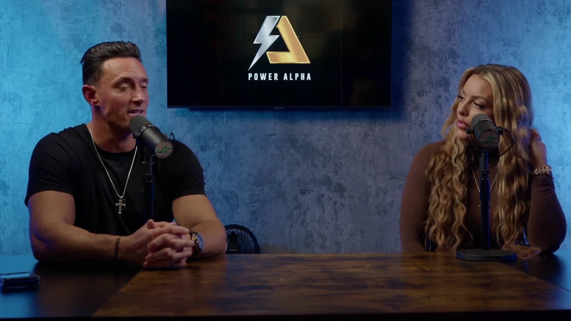 x2mate_com-Ep_9_-_Power_Alphas_Podcast___28Mandy_Saccomanno___Sabby_Piscitelli29-281080p29_mp42240.jpg