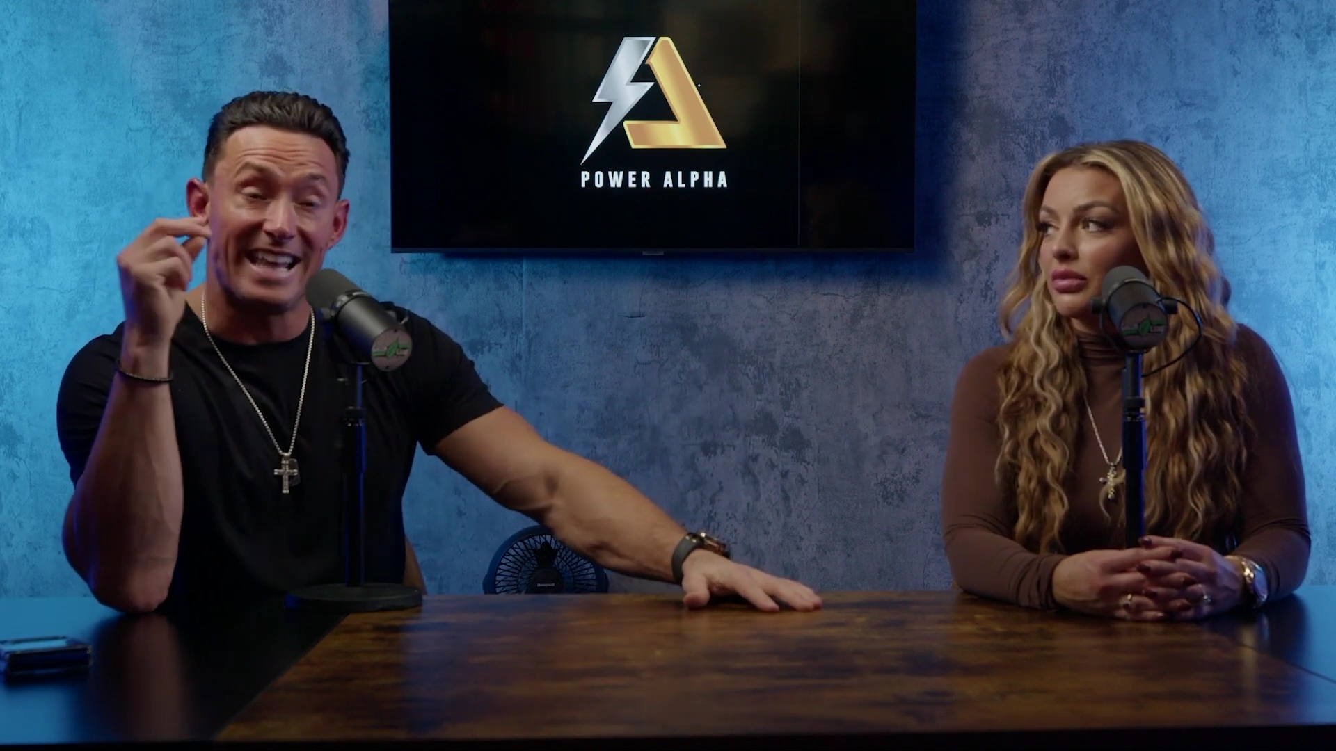 x2mate_com-Ep_9_-_Power_Alphas_Podcast___28Mandy_Saccomanno___Sabby_Piscitelli29-281080p29_mp42365.jpg