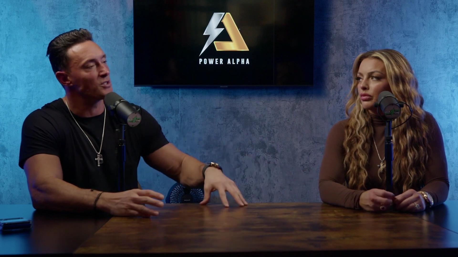 x2mate_com-Ep_9_-_Power_Alphas_Podcast___28Mandy_Saccomanno___Sabby_Piscitelli29-281080p29_mp42376.jpg