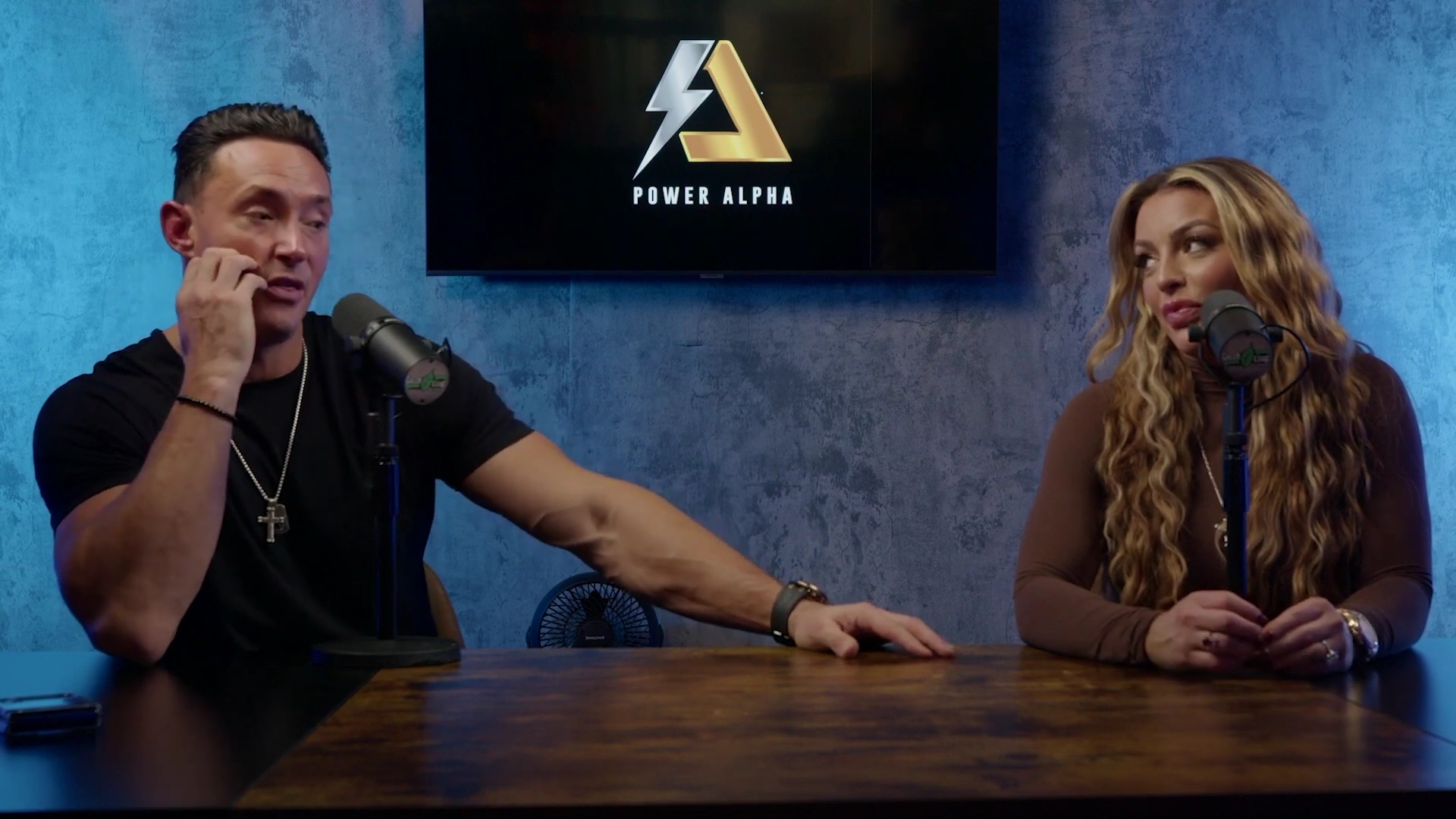 x2mate_com-Ep_9_-_Power_Alphas_Podcast___28Mandy_Saccomanno___Sabby_Piscitelli29-281080p29_mp42386.jpg