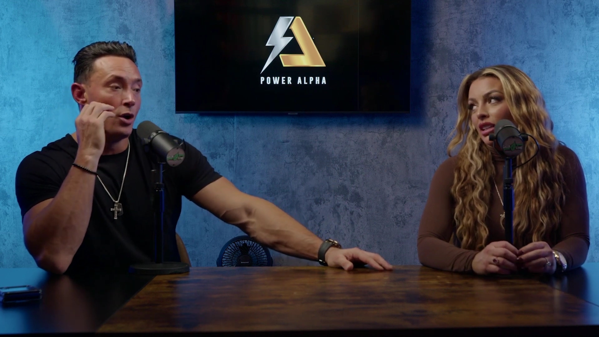 x2mate_com-Ep_9_-_Power_Alphas_Podcast___28Mandy_Saccomanno___Sabby_Piscitelli29-281080p29_mp42387.jpg
