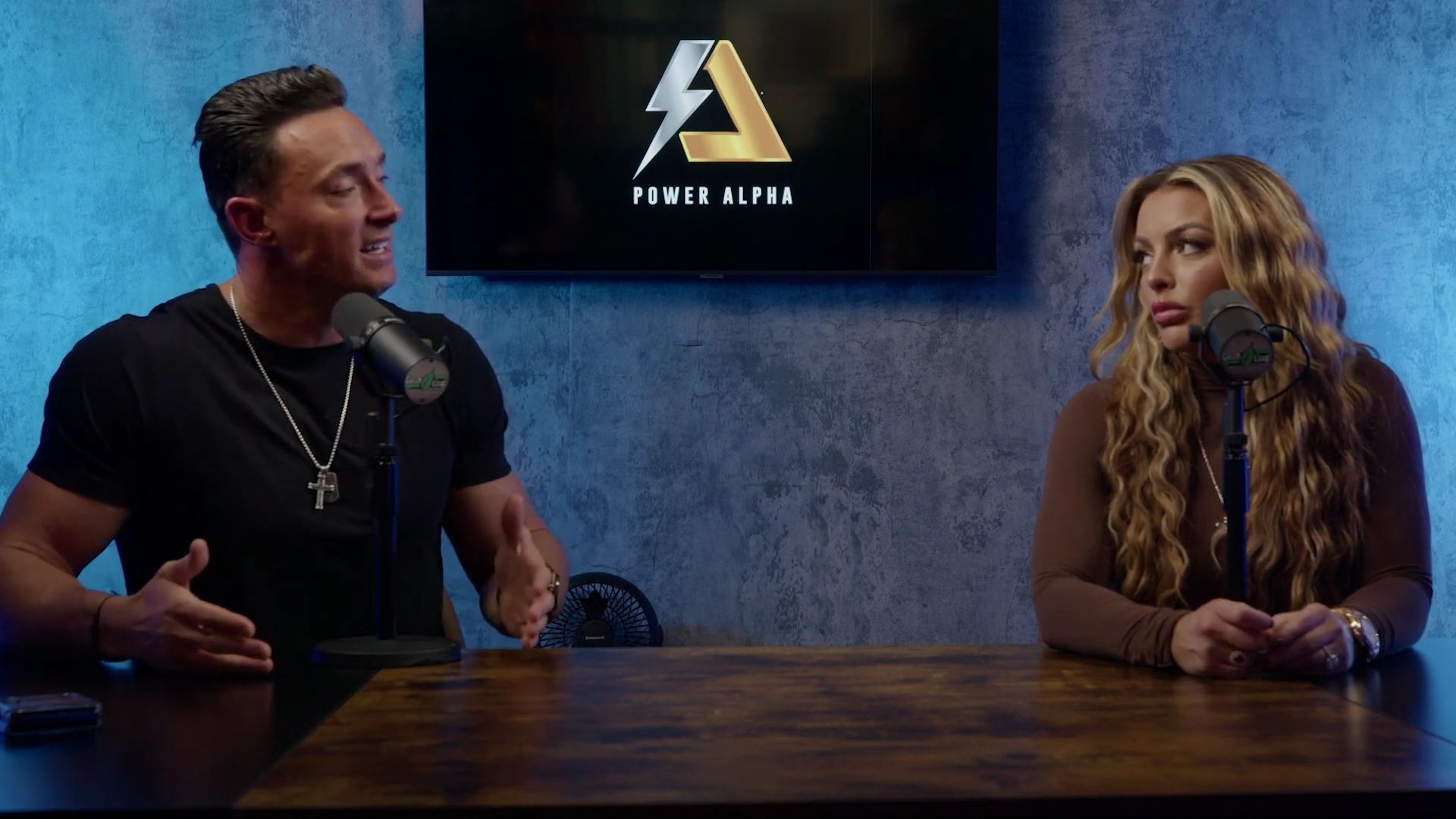 x2mate_com-Ep_9_-_Power_Alphas_Podcast___28Mandy_Saccomanno___Sabby_Piscitelli29-281080p29_mp42409.jpg