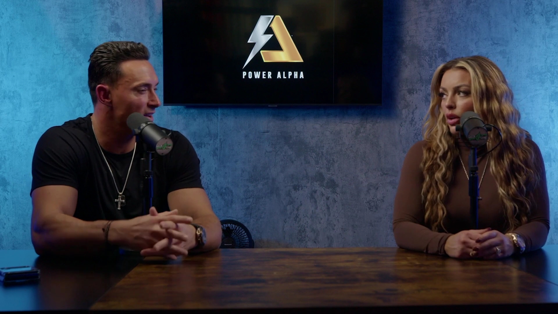 x2mate_com-Ep_9_-_Power_Alphas_Podcast___28Mandy_Saccomanno___Sabby_Piscitelli29-281080p29_mp42634.jpg
