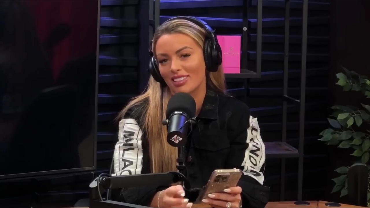 x2mate_com-MANDY_ROSE_TALKS_GEAR_THROUGHOUT_THE_YEARS2C_ONE_THAT_DIDN_T_GET_RECOGNIZED2C_WRESTLEMANIA_35_AND_MORE_mp40012.jpg