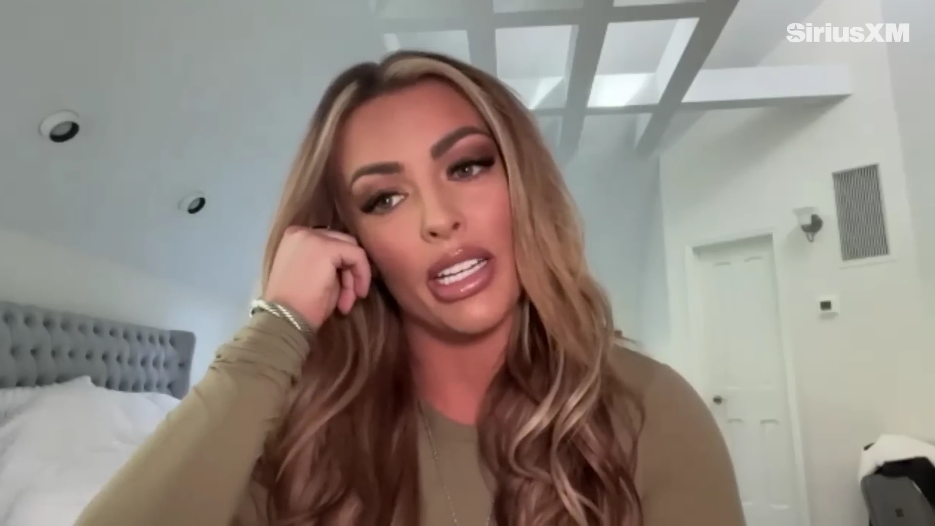 x2mate_com-Mandy_Rose_Describes_Her_22Bittersweet22_Departure_from_WWE___Busted_Open-281080p29_mp40883.jpg