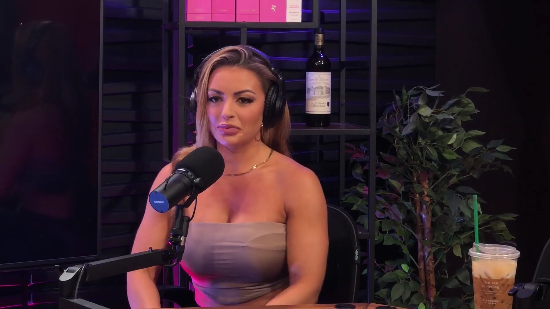 x2mate_com-Power_Alphas_Podcast__Episode_3_28Mandy_Saccomanno___Sabby_Piscitelli29_FT__Macey_Estrella-Kadlec-281080p29_mp40013.jpg