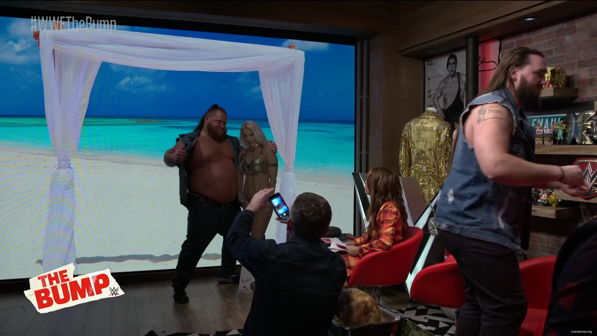 y2mate_com_-_mandy_rose_surprises_otis_wwes_the_bump_nov_20_2019_iMS6AXw-L3A_1080p_mp40007.jpg