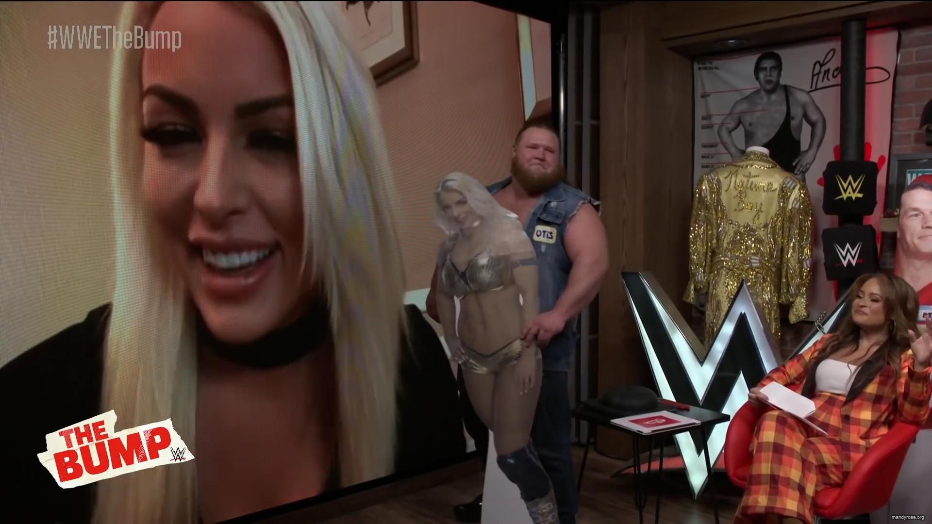 y2mate_com_-_mandy_rose_surprises_otis_wwes_the_bump_nov_20_2019_iMS6AXw-L3A_1080p_mp40040.jpg
