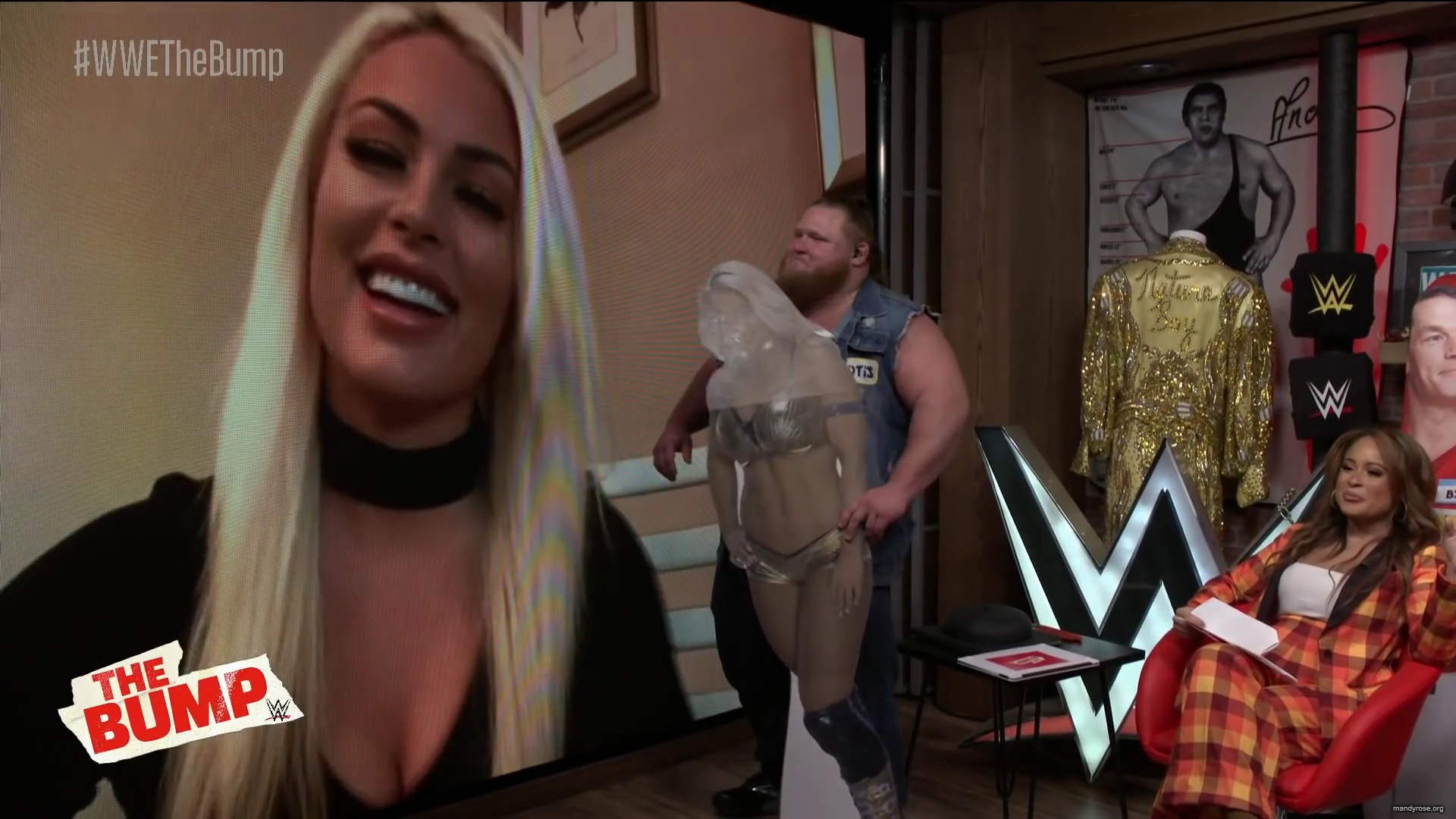 y2mate_com_-_mandy_rose_surprises_otis_wwes_the_bump_nov_20_2019_iMS6AXw-L3A_1080p_mp40041.jpg