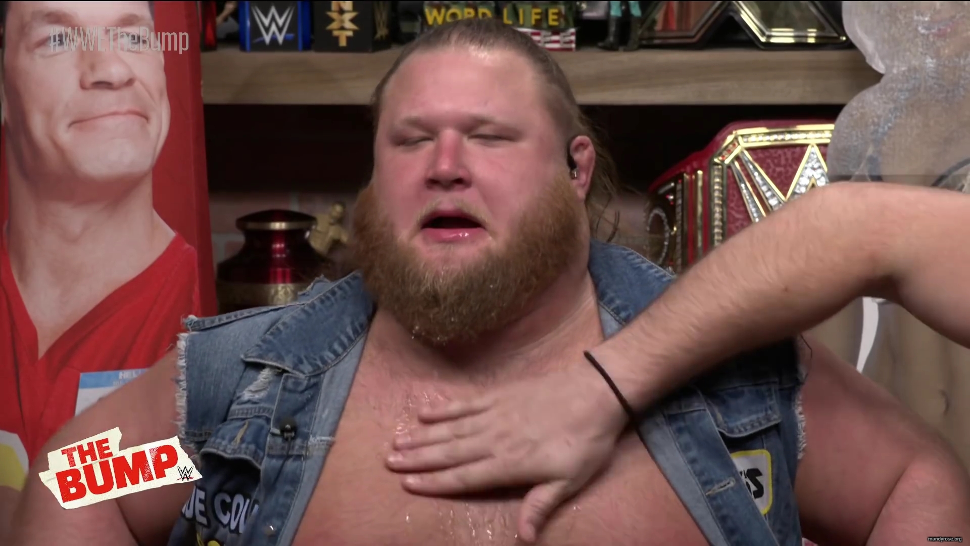 y2mate_com_-_mandy_rose_surprises_otis_wwes_the_bump_nov_20_2019_iMS6AXw-L3A_1080p_mp40071.jpg