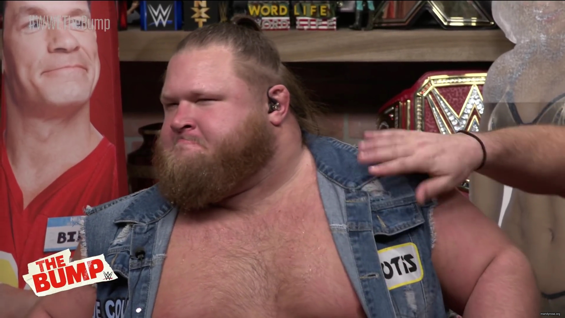 y2mate_com_-_mandy_rose_surprises_otis_wwes_the_bump_nov_20_2019_iMS6AXw-L3A_1080p_mp40073.jpg