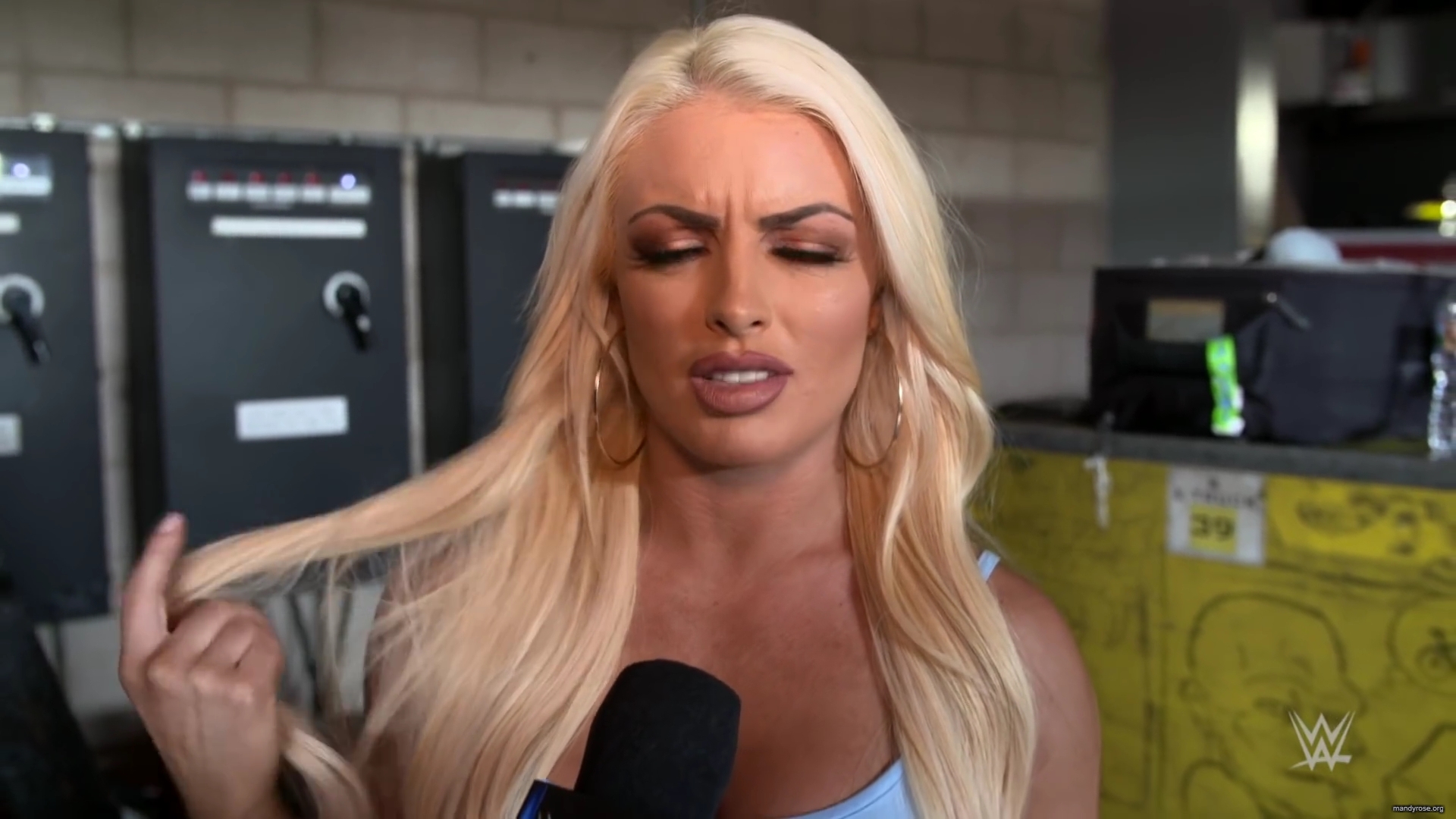 y2mate_com_-_superstars_predict_the_2019_womens_world_cup_wwe_pop_question_VTLZSugvPJY_1080p_mp40159.jpg