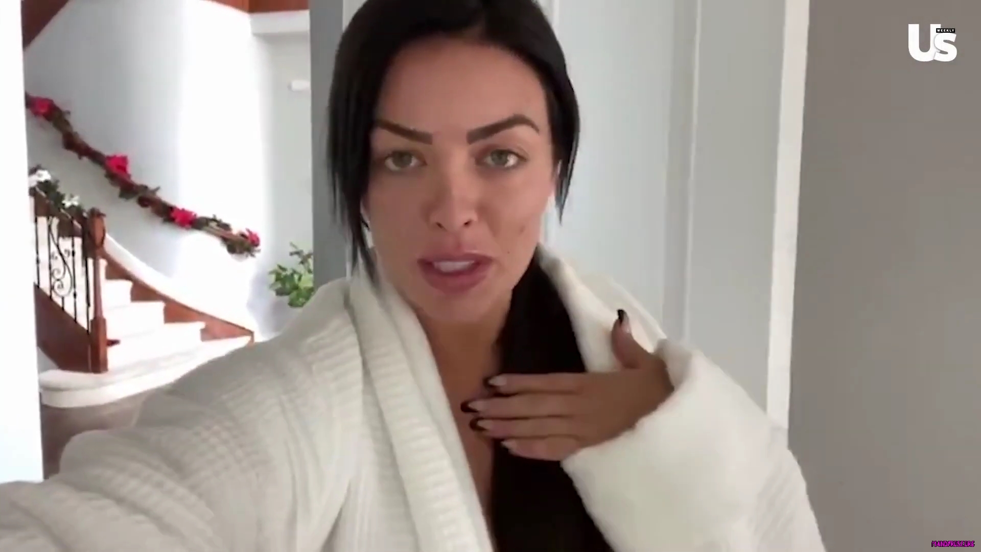 yt1s_com_-_WWE_Mandy_Rose_Shows_Off_Her_Beauty_Sleep_Routine__Beauty_Sleep_1080p_mp40001.jpg