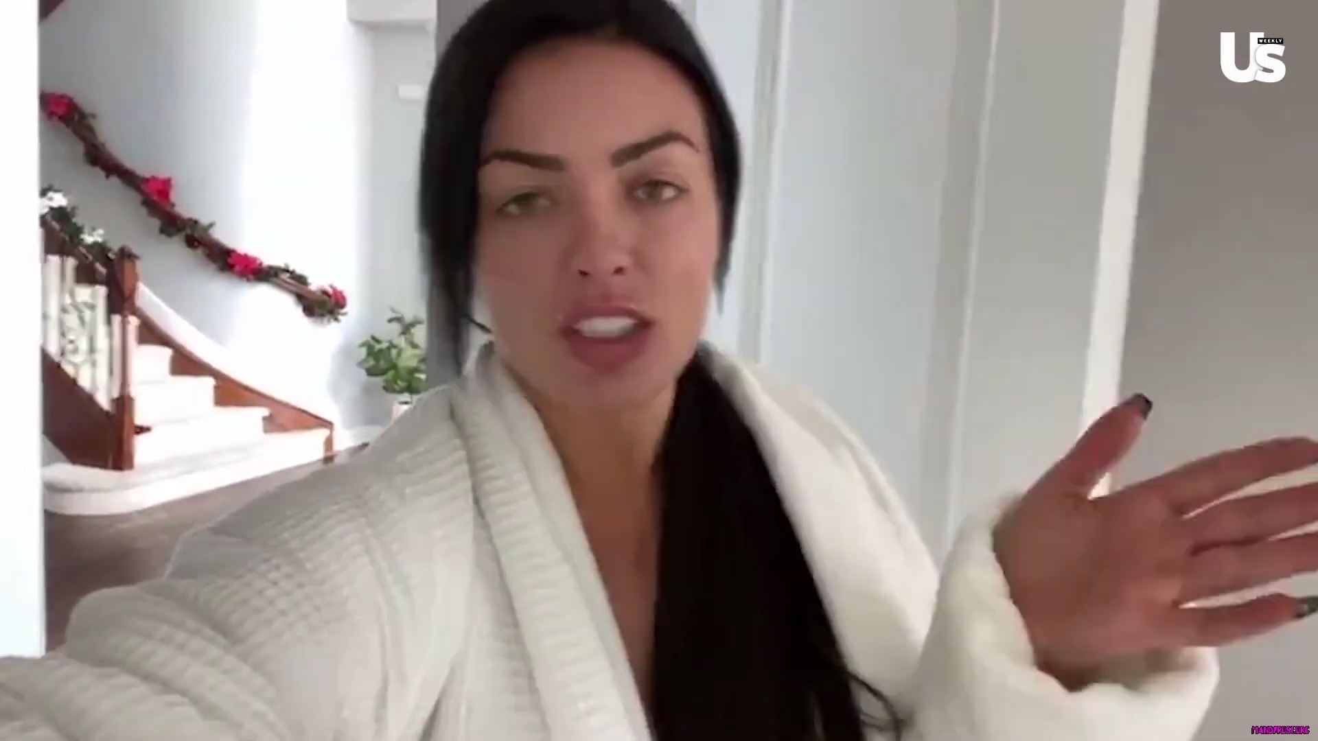 yt1s_com_-_WWE_Mandy_Rose_Shows_Off_Her_Beauty_Sleep_Routine__Beauty_Sleep_1080p_mp40003.jpg