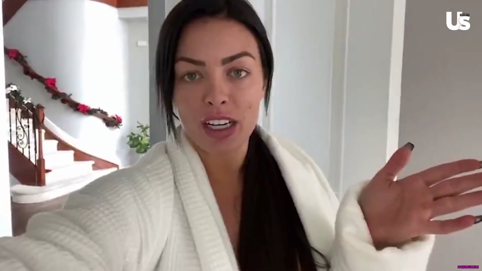 yt1s_com_-_WWE_Mandy_Rose_Shows_Off_Her_Beauty_Sleep_Routine__Beauty_Sleep_1080p_mp40004.jpg