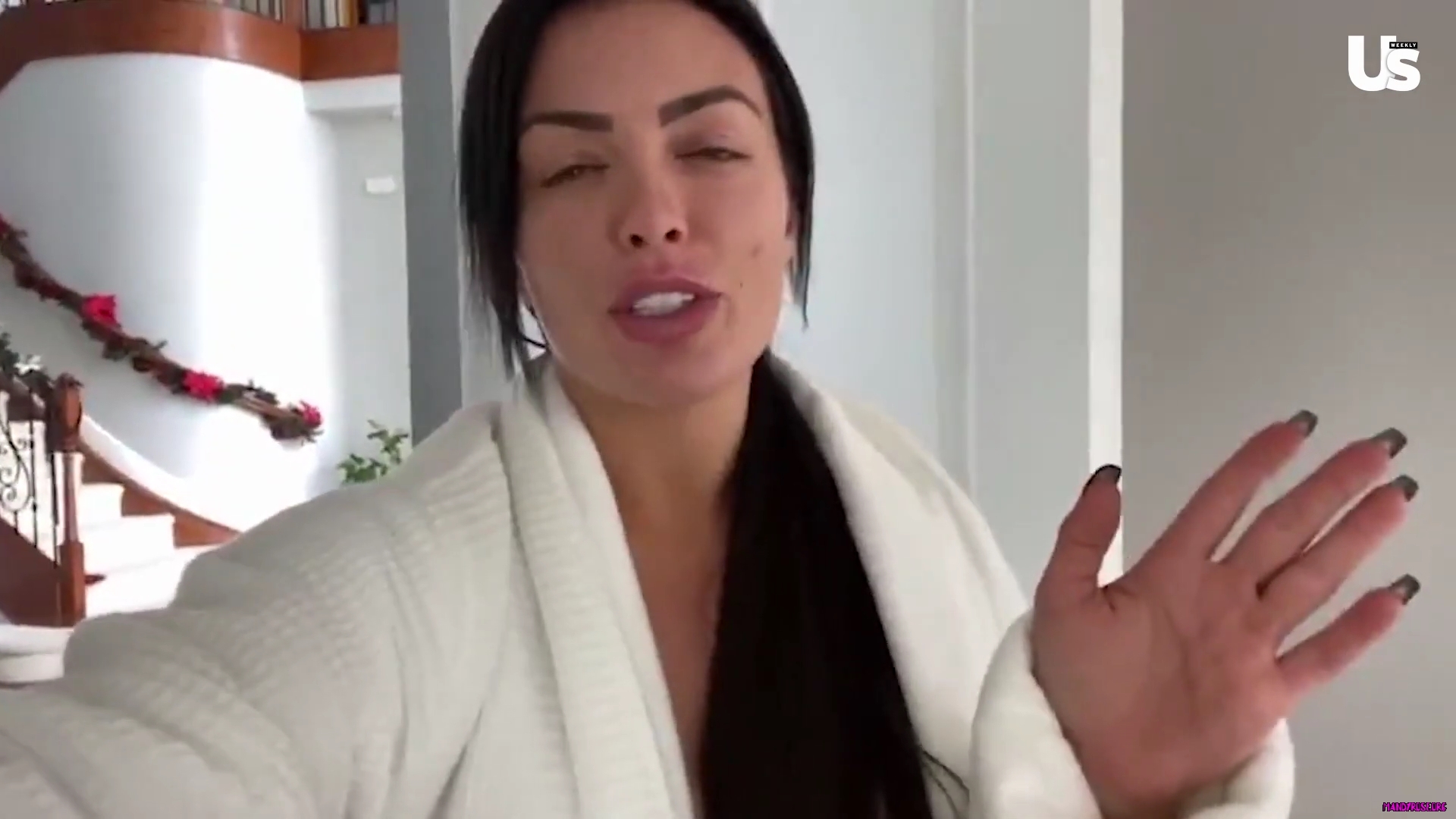 yt1s_com_-_WWE_Mandy_Rose_Shows_Off_Her_Beauty_Sleep_Routine__Beauty_Sleep_1080p_mp40005.jpg
