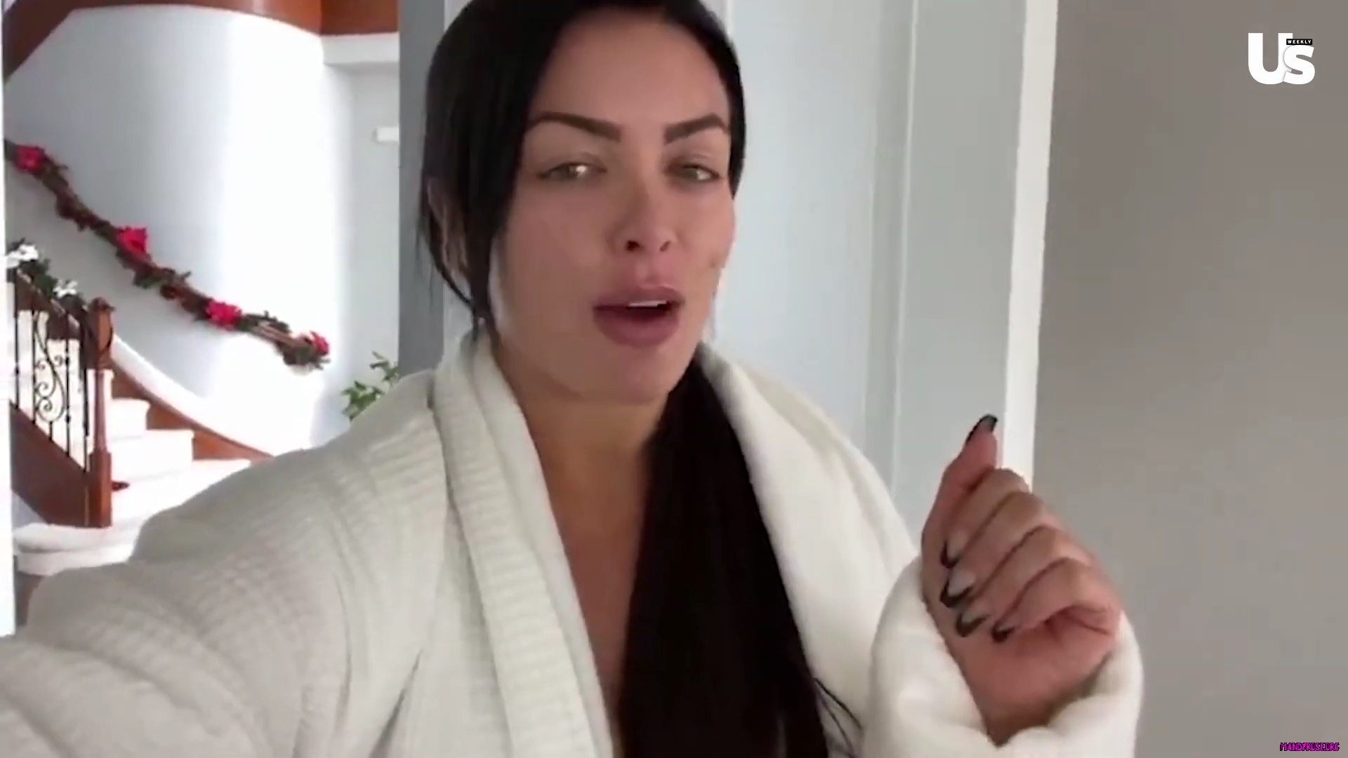 yt1s_com_-_WWE_Mandy_Rose_Shows_Off_Her_Beauty_Sleep_Routine__Beauty_Sleep_1080p_mp40006.jpg