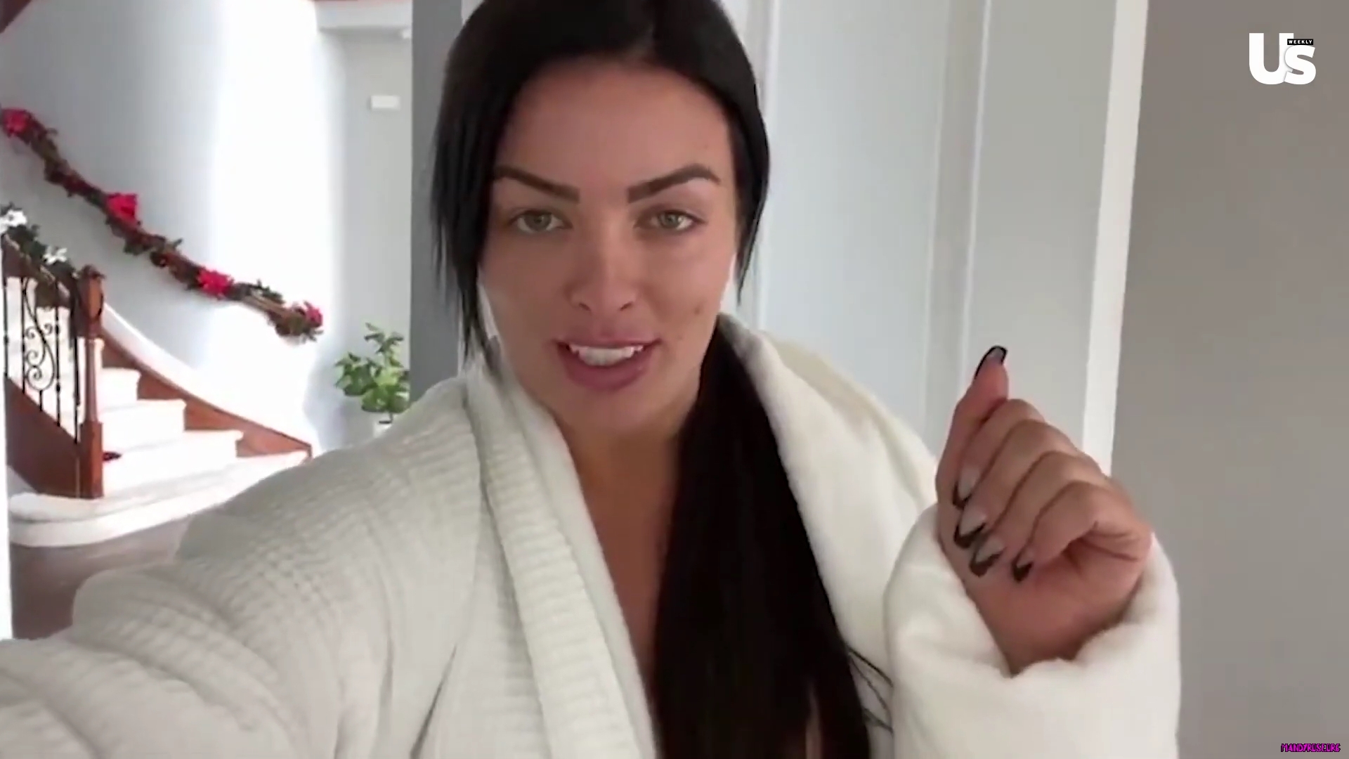 yt1s_com_-_WWE_Mandy_Rose_Shows_Off_Her_Beauty_Sleep_Routine__Beauty_Sleep_1080p_mp40007.jpg