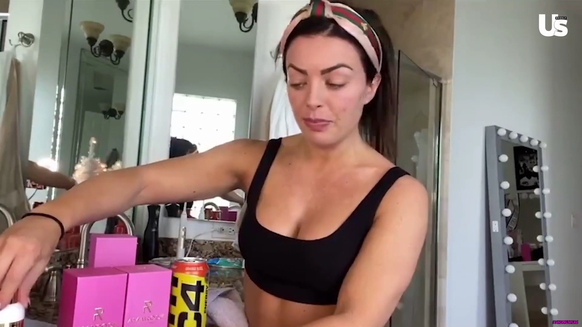 yt1s_com_-_WWE_Mandy_Rose_Shows_Off_Her_Beauty_Sleep_Routine__Beauty_Sleep_1080p_mp40387.jpg