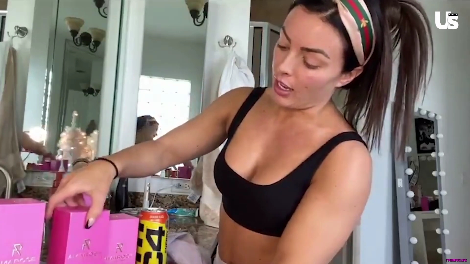 yt1s_com_-_WWE_Mandy_Rose_Shows_Off_Her_Beauty_Sleep_Routine__Beauty_Sleep_1080p_mp40393.jpg