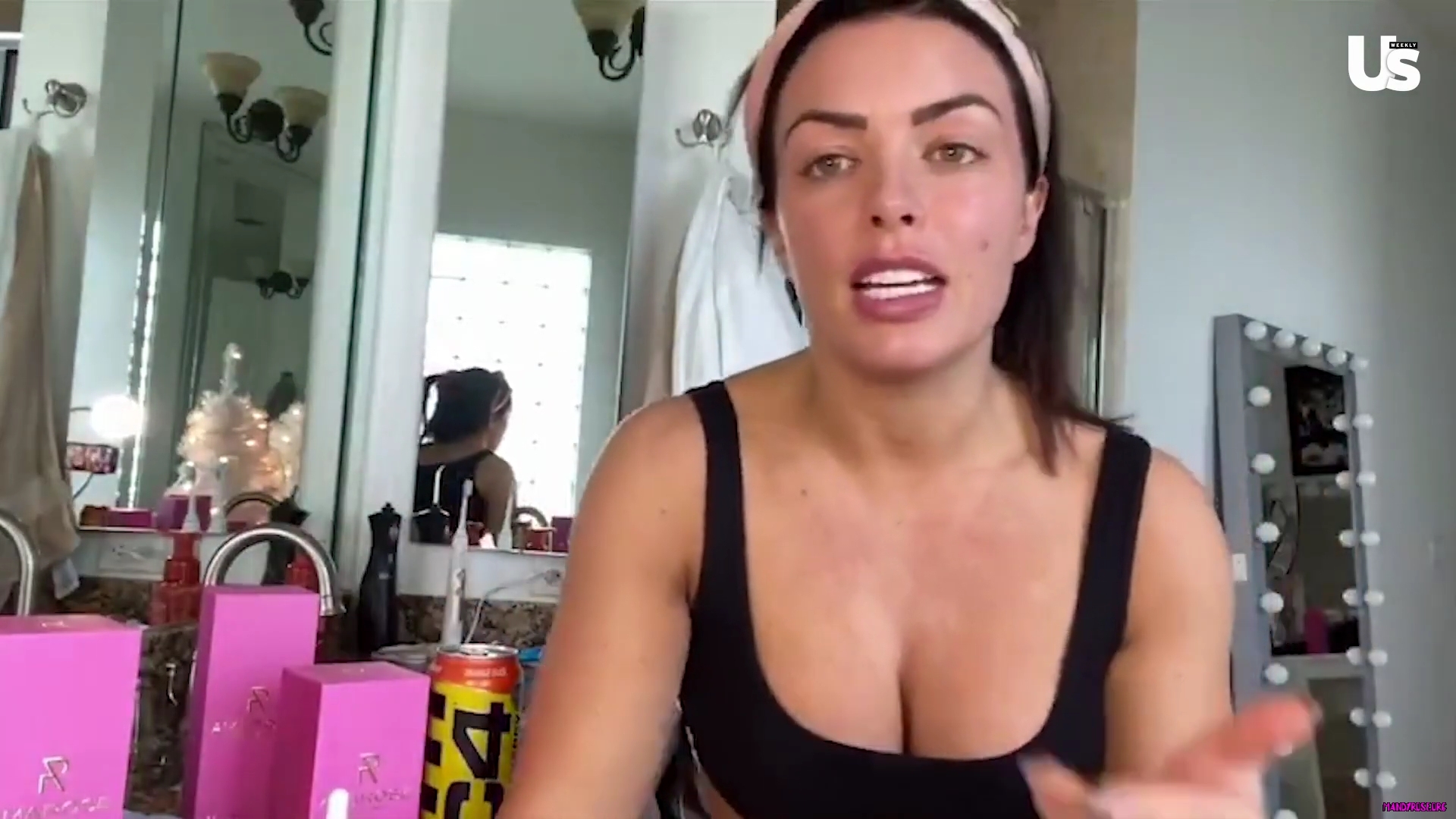 yt1s_com_-_WWE_Mandy_Rose_Shows_Off_Her_Beauty_Sleep_Routine__Beauty_Sleep_1080p_mp40456.jpg
