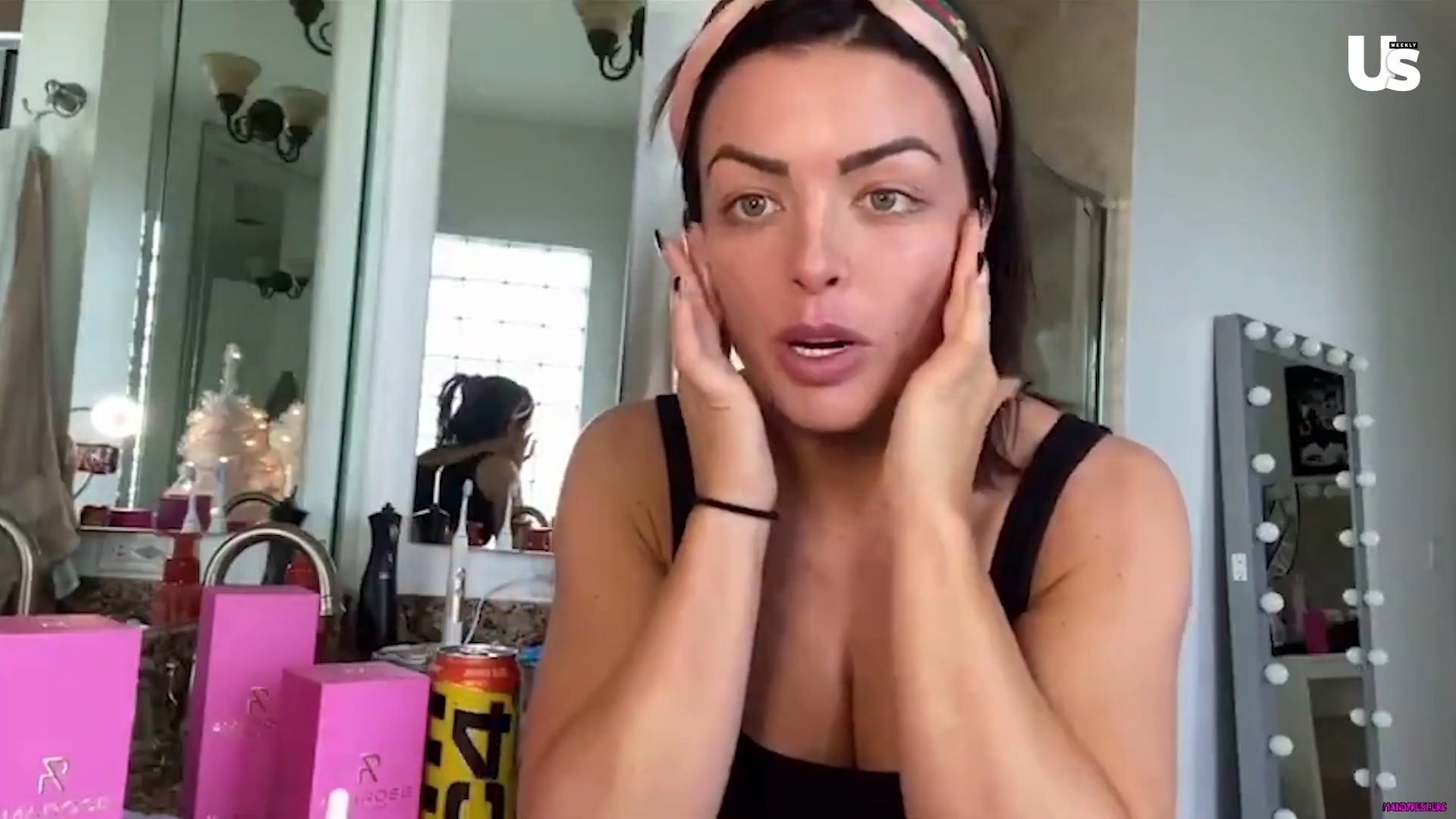 yt1s_com_-_WWE_Mandy_Rose_Shows_Off_Her_Beauty_Sleep_Routine__Beauty_Sleep_1080p_mp40477.jpg