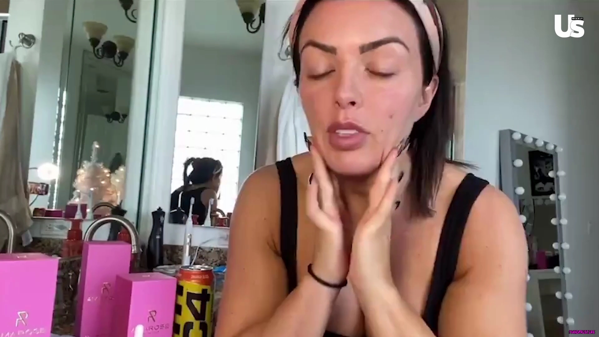 yt1s_com_-_WWE_Mandy_Rose_Shows_Off_Her_Beauty_Sleep_Routine__Beauty_Sleep_1080p_mp40481.jpg