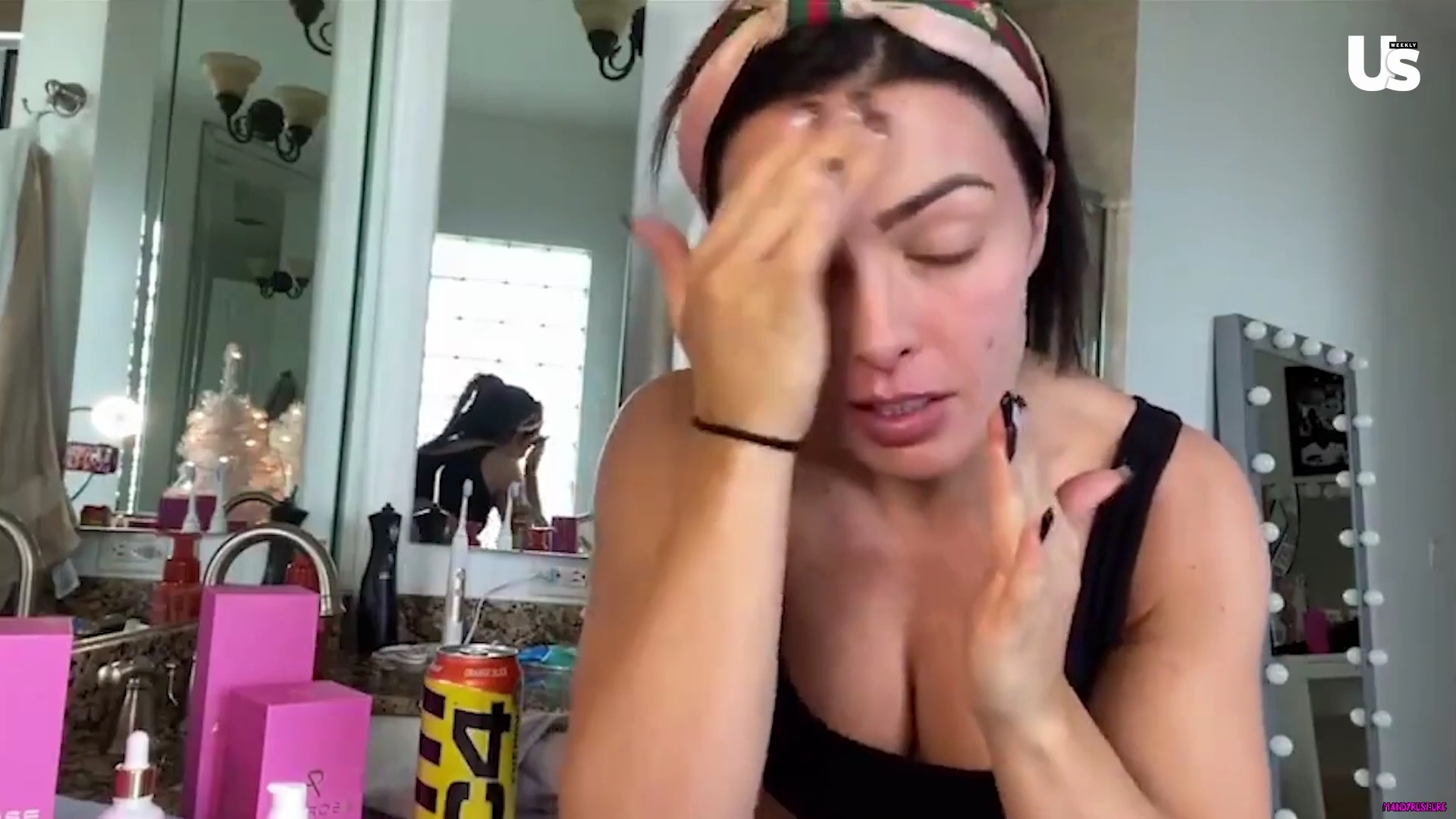 yt1s_com_-_WWE_Mandy_Rose_Shows_Off_Her_Beauty_Sleep_Routine__Beauty_Sleep_1080p_mp40525.jpg