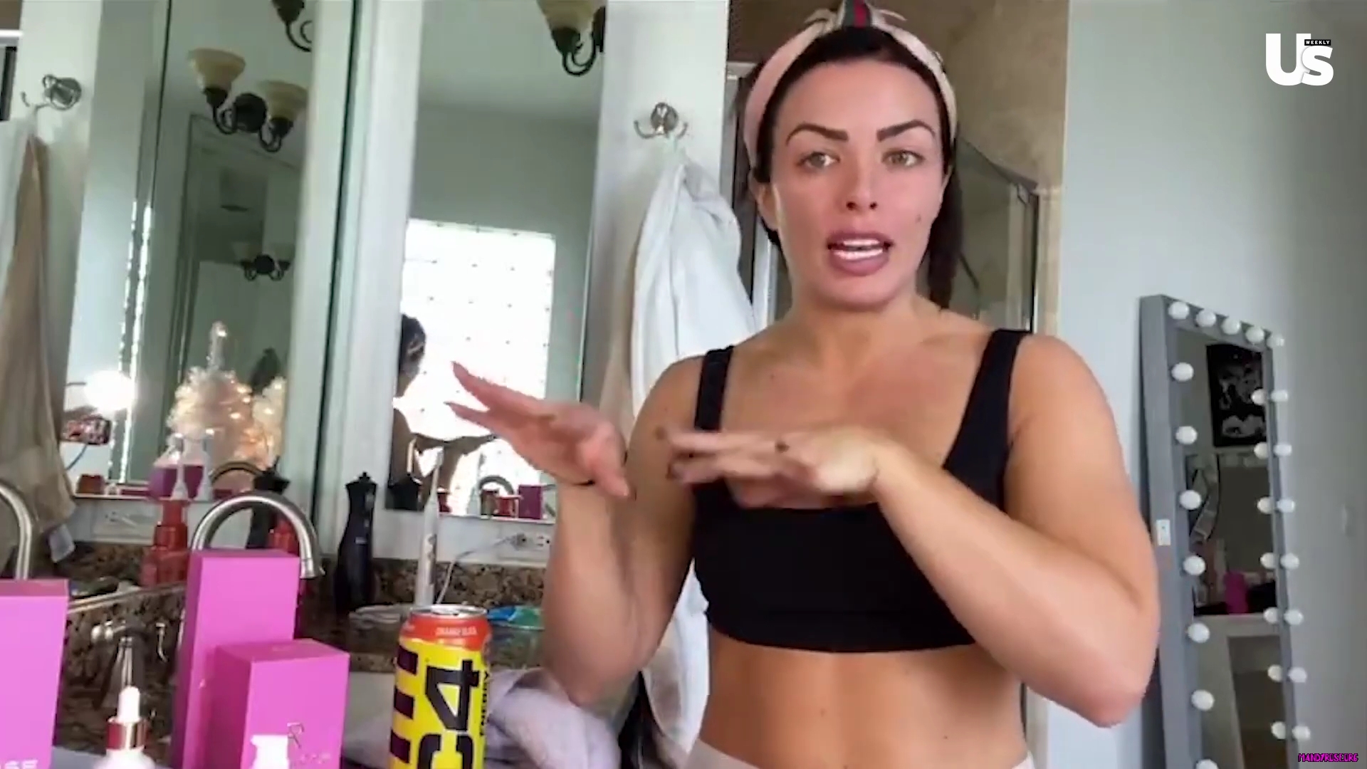 yt1s_com_-_WWE_Mandy_Rose_Shows_Off_Her_Beauty_Sleep_Routine__Beauty_Sleep_1080p_mp40540.jpg