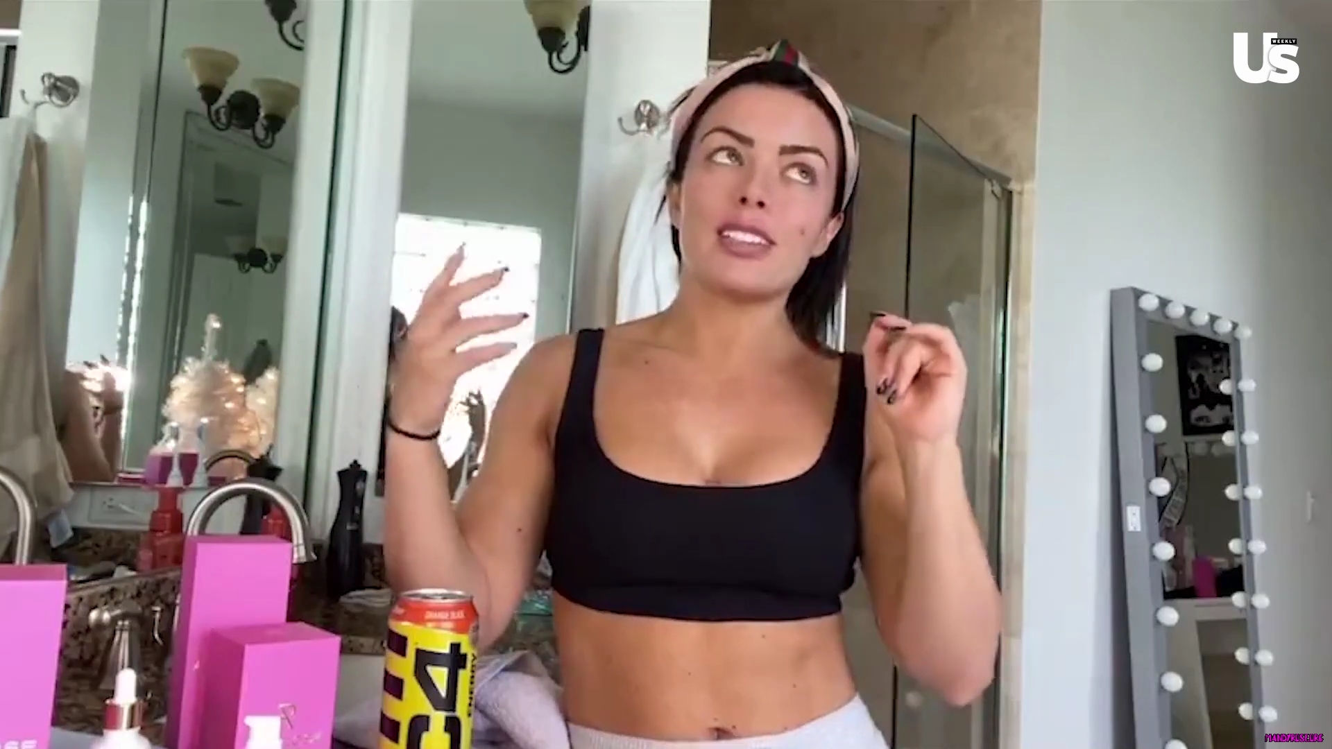 yt1s_com_-_WWE_Mandy_Rose_Shows_Off_Her_Beauty_Sleep_Routine__Beauty_Sleep_1080p_mp40547.jpg