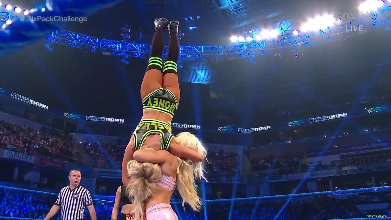 WWE_Friday_Night_SmackDown_2019_10_18_720p_HDTV_x264-NWCHD_mp41863.jpg