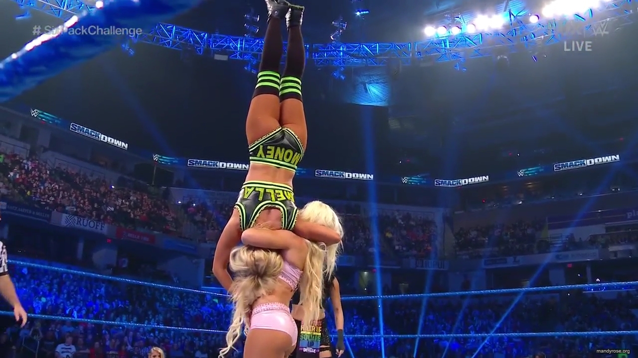 WWE_Friday_Night_SmackDown_2019_10_18_720p_HDTV_x264-NWCHD_mp41865.jpg