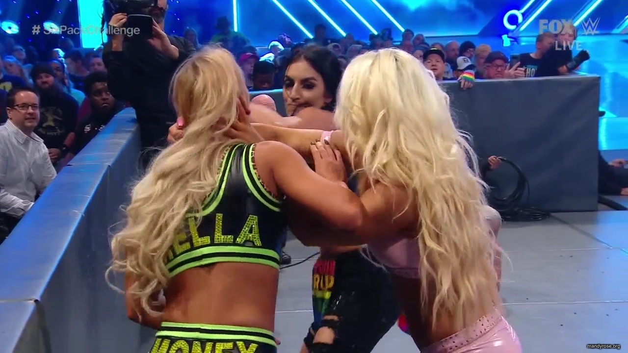 WWE_Friday_Night_SmackDown_2019_10_18_720p_HDTV_x264-NWCHD_mp41956.jpg