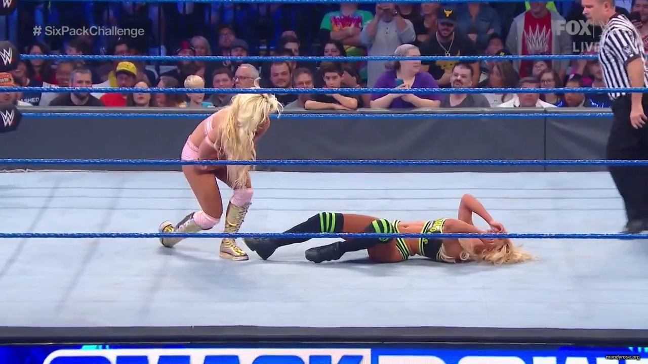WWE_Friday_Night_SmackDown_2019_10_18_720p_HDTV_x264-NWCHD_mp42155.jpg