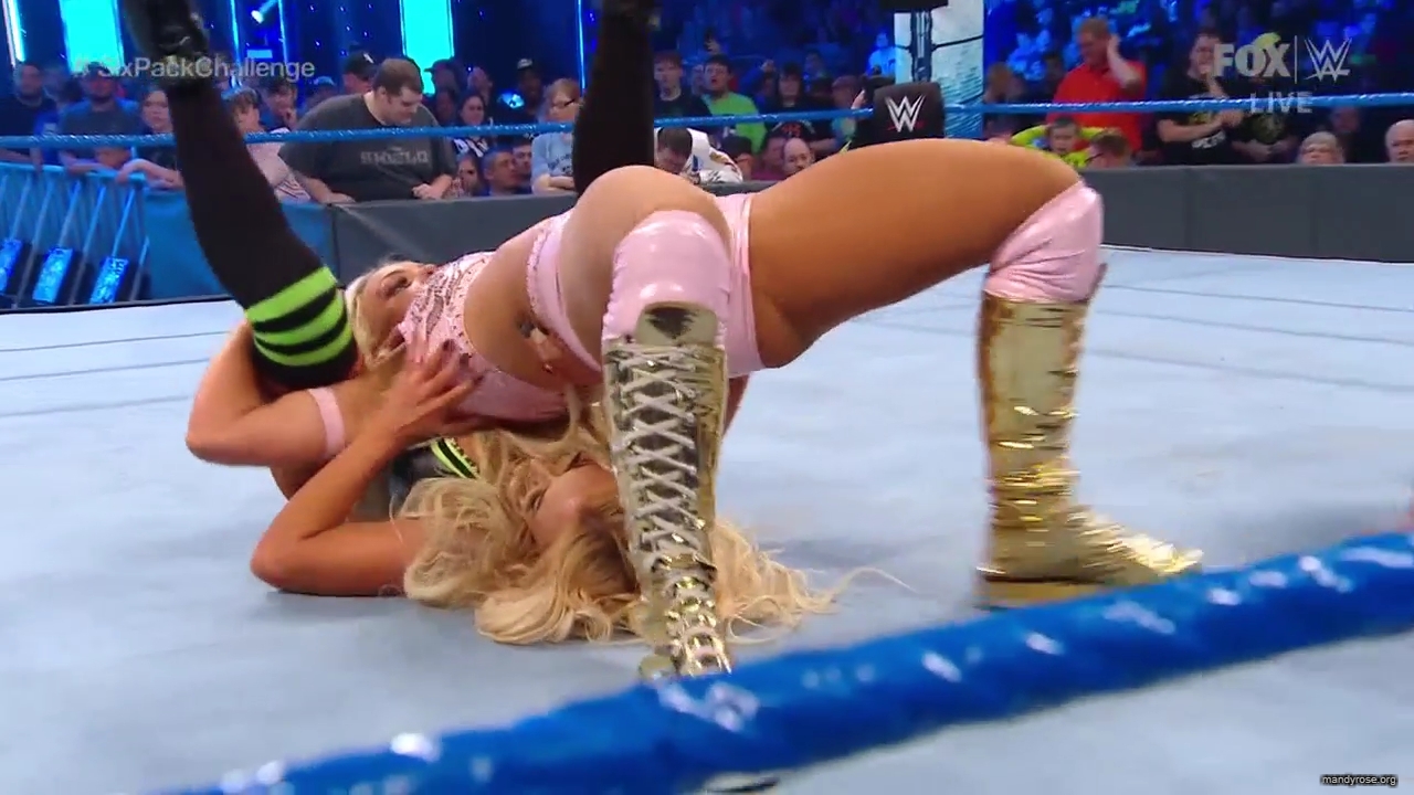 WWE_Friday_Night_SmackDown_2019_10_18_720p_HDTV_x264-NWCHD_mp42160.jpg