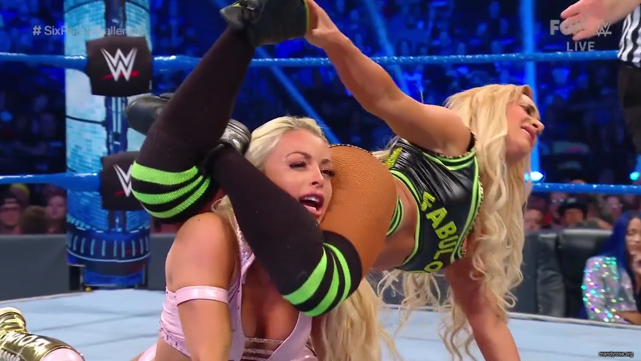WWE_Friday_Night_SmackDown_2019_10_18_720p_HDTV_x264-NWCHD_mp42164.jpg