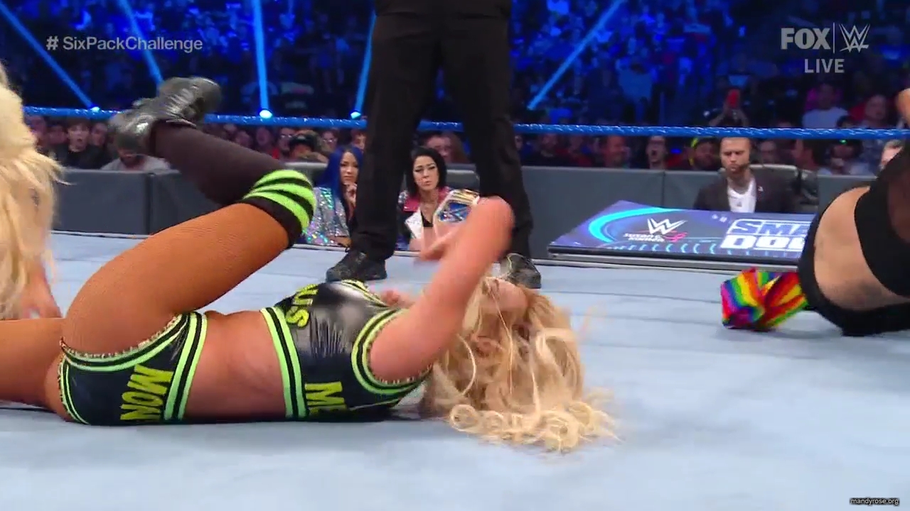 WWE_Friday_Night_SmackDown_2019_10_18_720p_HDTV_x264-NWCHD_mp42169.jpg