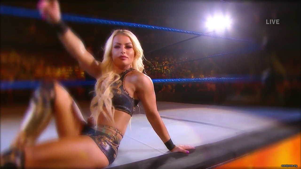 WWE_Friday_Night_SmackDown_2019_10_25_720p_HDTV_x264-NWCHD_mp42172.jpg