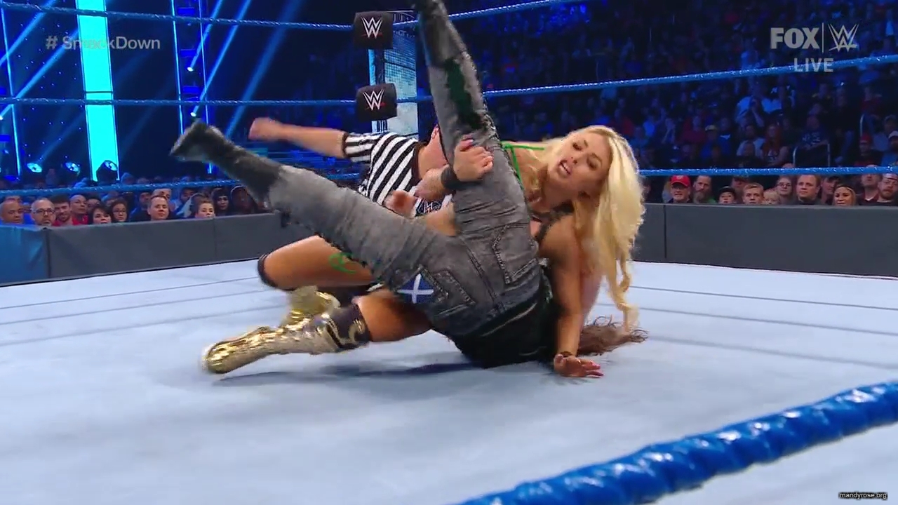 WWE_Friday_Night_SmackDown_2019_10_25_720p_HDTV_x264-NWCHD_mp42304.jpg