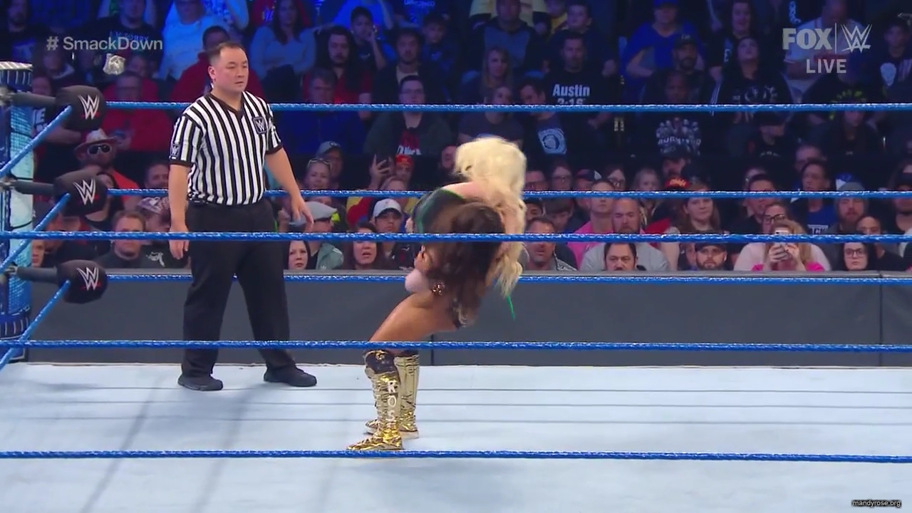 WWE_Friday_Night_SmackDown_2019_10_25_720p_HDTV_x264-NWCHD_mp42374.jpg